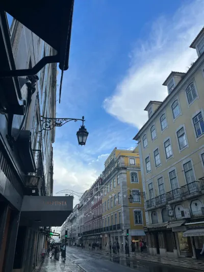 Lua de mel - Dia 2: Lisboa por um instante — praças, bondinho amarelo e nascer do sol - 169 Rua Áurea, Santa Maria Maior, Lisbon, Lisboa