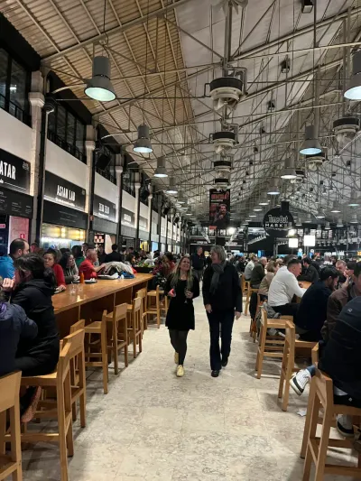 Lua de mel - Dia 2: Lisboa por um instante — praças, bondinho amarelo e nascer do sol - 50 Avenida 24 de Julho, Misericórdia, Lisbon, Lisboa