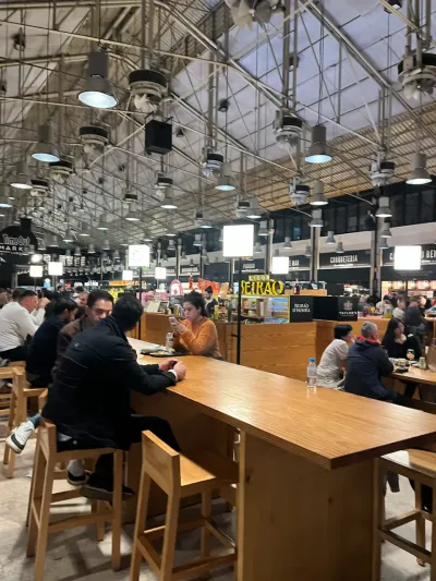 Lua de mel - Dia 2: Lisboa por um instante — praças, bondinho amarelo e nascer do sol - 49 Avenida 24 de Julho, Misericórdia, Lisbon, Lisboa