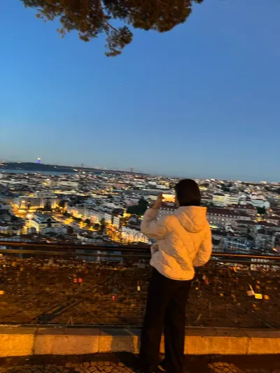 Lua de mel - Dia 2: Lisboa por um instante — praças, bondinho amarelo e nascer do sol - 1 Largo do Monte, São Vicente, Lisbon, Lisboa