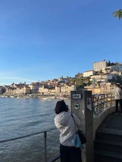 Lua de mel — Dia 3: passeio em vinícolas e Porto — jantar no Douro 🍽️ - 431–499 Avenida de Diogo Leite, União das freguesias de Santa Marinha e São Pedro da Afurada, Porto, Vila Nova de Gaia