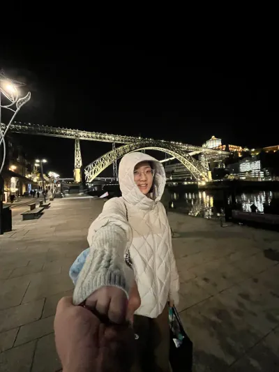 Trăng mật ngày 4: Đi dạo ở Porto—nhà thờ và Lello Bookstore, cùng quà lưu niệm - Cais da Ribeira, União das freguesias de Cedofeita, Santo Ildefonso, Sé, Miragaia, São Nicolau e Vitória, Porto