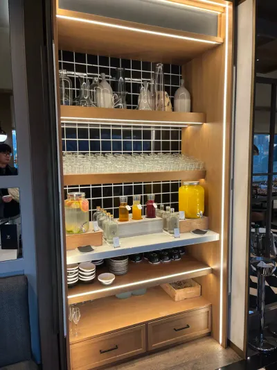 Trăng mật ngày 4: Đi dạo ở Porto—nhà thờ và Lello Bookstore, cùng quà lưu niệm - 17A Calçada da Serra, União das freguesias de Santa Marinha e São Pedro da Afurada, Porto, Vila Nova de Gaia
