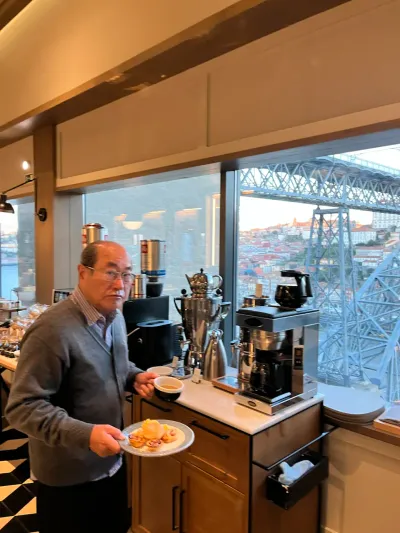 Trăng mật ngày 4: Đi dạo ở Porto—nhà thờ và Lello Bookstore, cùng quà lưu niệm - 17A Calçada da Serra, União das freguesias de Santa Marinha e São Pedro da Afurada, Porto, Vila Nova de Gaia