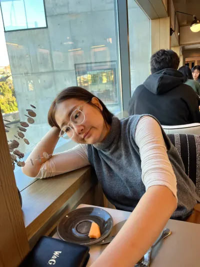 Trăng mật ngày 4: Đi dạo ở Porto—nhà thờ và Lello Bookstore, cùng quà lưu niệm - 17A Calçada da Serra, União das freguesias de Santa Marinha e São Pedro da Afurada, Porto, Vila Nova de Gaia