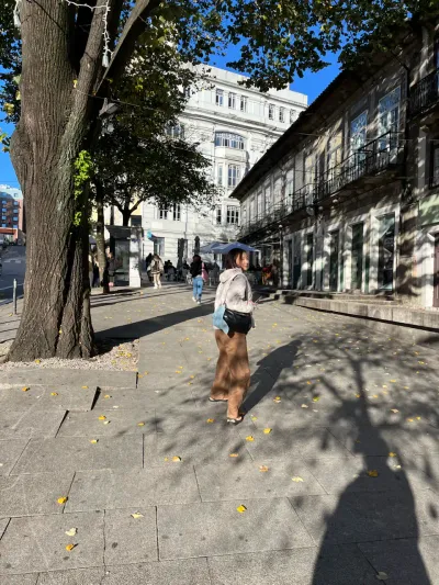 Trăng mật ngày 4: Đi dạo ở Porto—nhà thờ và Lello Bookstore, cùng quà lưu niệm - 205 Rua do Almada, União das freguesias de Cedofeita, Santo Ildefonso, Sé, Miragaia, São Nicolau e Vitória, Porto