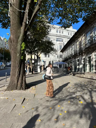 Trăng mật ngày 4: Đi dạo ở Porto—nhà thờ và Lello Bookstore, cùng quà lưu niệm - 42 Praça de Dna Filipa de Lencastre, União das freguesias de Cedofeita, Santo Ildefonso, Sé, Miragaia, São Nicolau e Vitória, Porto