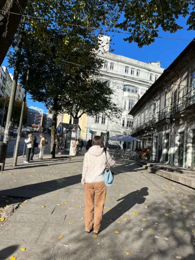 Trăng mật ngày 4: Đi dạo ở Porto—nhà thờ và Lello Bookstore, cùng quà lưu niệm - União das freguesias de Cedofeita, Santo Ildefonso, Sé, Miragaia, São Nicolau e Vitória, Porto