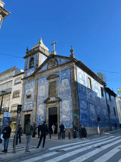 Trăng mật ngày 4: Đi dạo ở Porto—nhà thờ và Lello Bookstore, cùng quà lưu niệm - 600–662 Rua de Fernandes Tomás, União das freguesias de Cedofeita, Santo Ildefonso, Sé, Miragaia, São Nicolau e Vitória, Porto