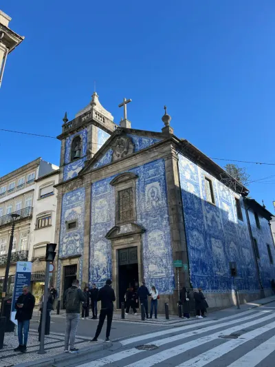 Trăng mật ngày 4: Đi dạo ở Porto—nhà thờ và Lello Bookstore, cùng quà lưu niệm - 600–662 Rua de Fernandes Tomás, União das freguesias de Cedofeita, Santo Ildefonso, Sé, Miragaia, São Nicolau e Vitória, Porto