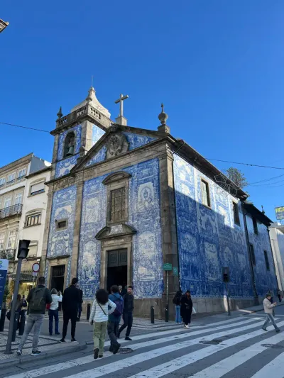 Trăng mật ngày 4: Đi dạo ở Porto—nhà thờ và Lello Bookstore, cùng quà lưu niệm - 623–677 Rua de Fernandes Tomás, União das freguesias de Cedofeita, Santo Ildefonso, Sé, Miragaia, São Nicolau e Vitória, Porto