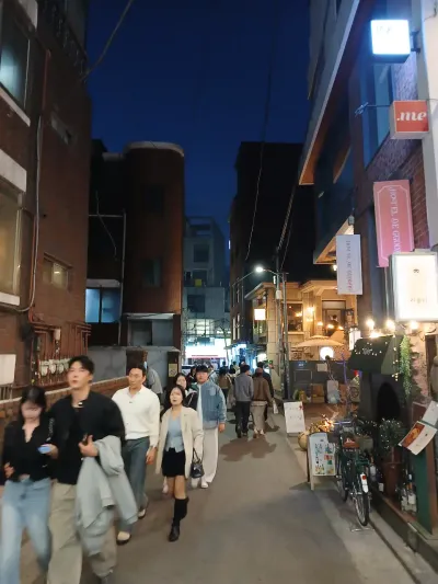 Yeonnam-dong Cherry Blossom Date - 387-18 Yeonnam-dong, Seoul
