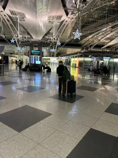Doomsa Honeymoon Day 5: Shopping in Porto, Visit Seville Cathedral - Via do Aeroporto