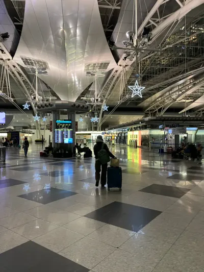 Doomsa Honeymoon Day 5: Shopping in Porto, Visit Seville Cathedral - Via do Aeroporto