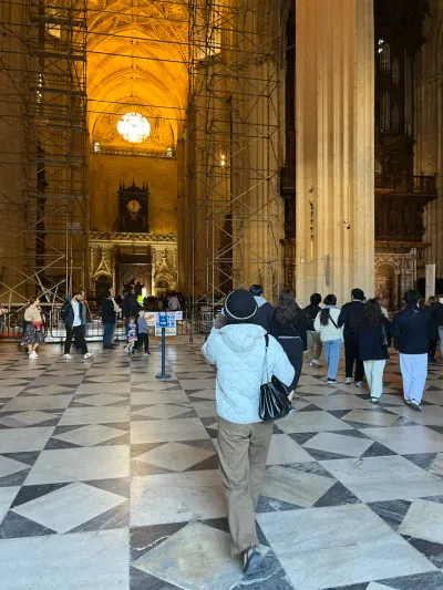 6 Plaza de la Virgen de los Reyes