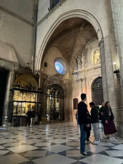 6 Plaza de la Virgen de los Reyes