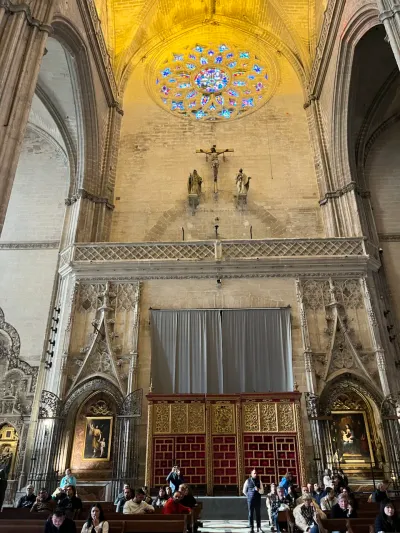 6 Plaza de la Virgen de los Reyes