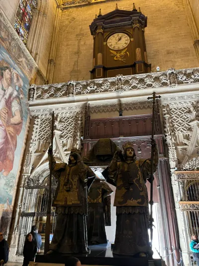 6 Plaza de la Virgen de los Reyes