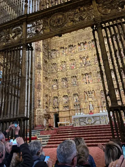 6 Plaza de la Virgen de los Reyes