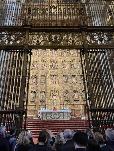 6 Plaza de la Virgen de los Reyes