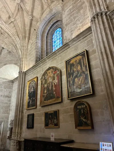 6 Plaza de la Virgen de los Reyes