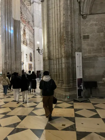 6 Plaza de la Virgen de los Reyes
