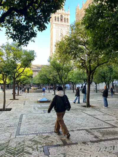 6 Plaza de la Virgen de los Reyes