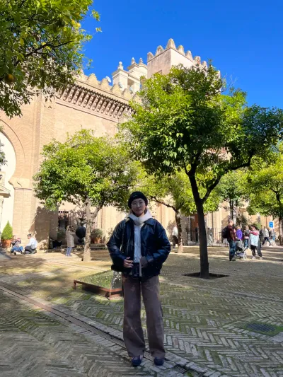 6 Plaza de la Virgen de los Reyes