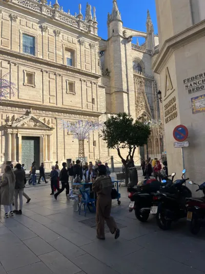 6 Plaza de la Virgen de los Reyes